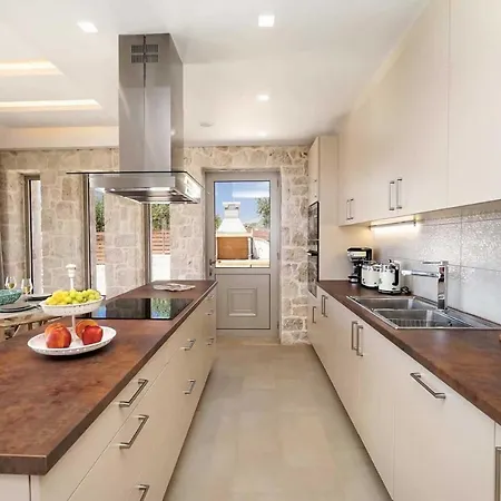 Kalli Villa *
